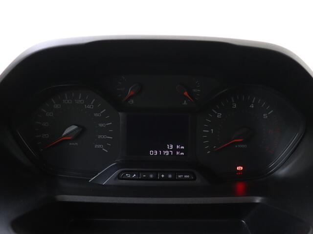 Peugeot PARTNER 1.5 BlueHDi 100 S&S L2 | RIJKLAAR! | Trekhaak | 3-Zits | Navigatie GERESERVEERD!