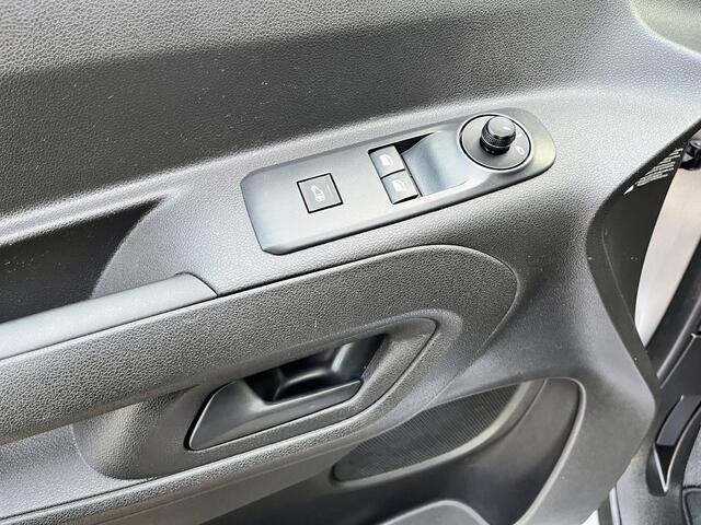 Peugeot PARTNER 1.5 HDI BTW VRIJ Airco Schuifdeur Cruise controle Parkeerhulp achter Navigatiesysteem Dealer onderhouden Euro 6 Ex overheid Btw en Bpm vrij voor particulier gebruik