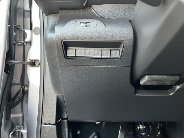 Peugeot PARTNER 1.5 HDI BTW VRIJ Airco Schuifdeur Cruise controle Parkeerhulp achter Navigatiesysteem Dealer onderhouden Euro 6 Ex overheid Btw en Bpm vrij voor particulier gebruik