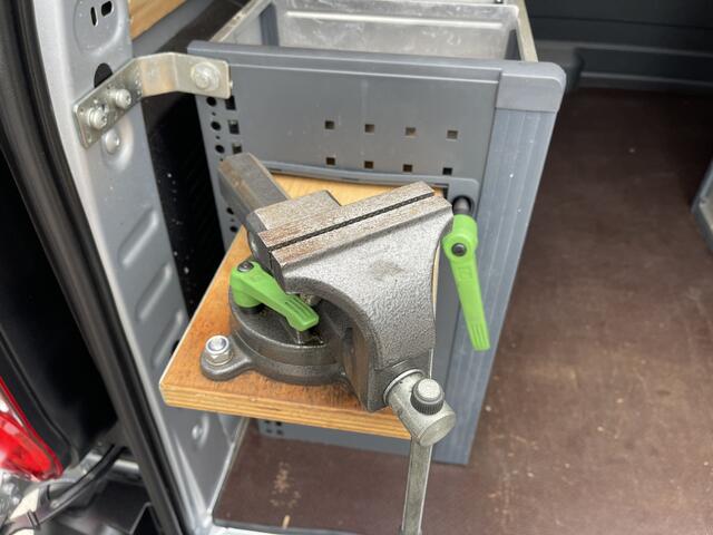 Peugeot PARTNER 1.6 BlueHDi 75 L1 Premium | Marge | Apple Carplay | Dealer Onderhouden | Airconditioning | Cruise Control | Navigatie | Radio | Elektrische Ramen |