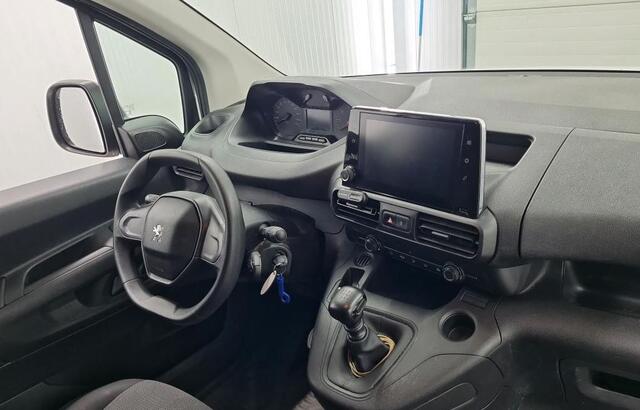 Peugeot PARTNER 1.2 Benzine 111PK Euro6 * Distributie bij 43Dkm. vervangen * / Premium / Airco / Navigatie / Schuifdeur Re./ Radio multimedia /