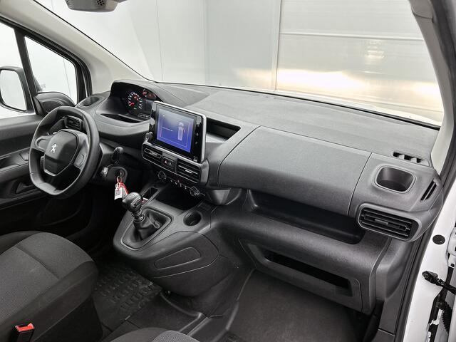Peugeot PARTNER 1.2 Benzine 111PK Euro6 *Distributie bij 43Dkm. vervangen* Premium / Airco / Navigatie / Schuifdeur Re./ Radio multimedia / Apk 07-2027