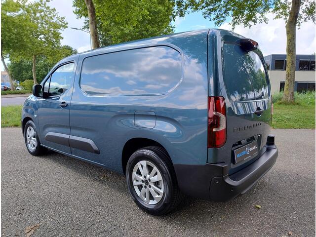 Peugeot PARTNER e-Partner L2 50 kWh 136pk | 8 jaar garantie | 3-zits | Adaptieve cruise control | Climate control | Multimedia | NAVI | Apple Carplay | Android Auto | Surround View | Achteruitrijcamera | Parkeersensoren rondom | Dode hoek detectie | Lederen stuurwiel | 1