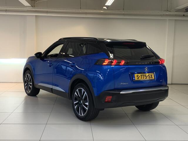 Peugeot e-2008 EV GT 50kWh 136pk 3-FASE Alcantara | Navigatie | Elektrisch bedienbare bestuurdersstoel | Stoelverwarming | Warmtepomp | Achteruitrijcamera