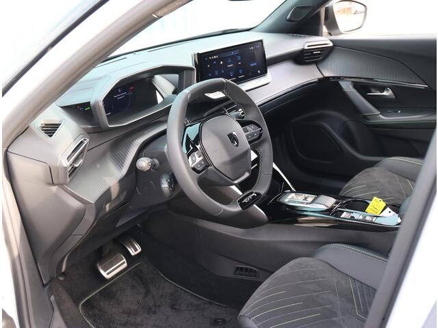 Peugeot e-2008 EV GT Avantage 54 kWh 156PK | Navigatie | Achteruitrijcamera | Verwarmde Sportstoelen | Alcantara Bekleding | Keyless Entry/Start | Full-LED Koplampen | Dodehoek Detectie | Adaptieve Cruise Control | 17" Lichtmetalen Velgen | Apple Carplay/Android Auto |