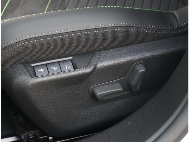 Peugeot e-2008 EV GT Avantage 54 kWh 156PK | Navigatie | Achteruitrijcamera | Verwarmde Sportstoelen | Alcantara Bekleding | Keyless Entry/Start | Full-LED Koplampen | Dodehoek Detectie | Adaptieve Cruise Control | 17" Lichtmetalen Velgen | Apple Carplay/Android Auto |