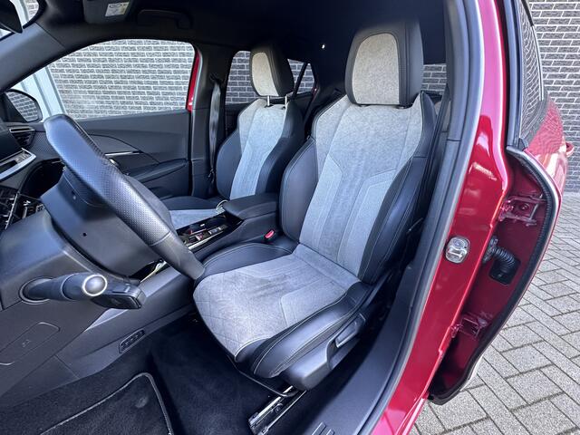 Peugeot e-2008 EV GT 50 kWh | 3-Fase | Navigatie | Camera | Apple CarPlay/Android Auto