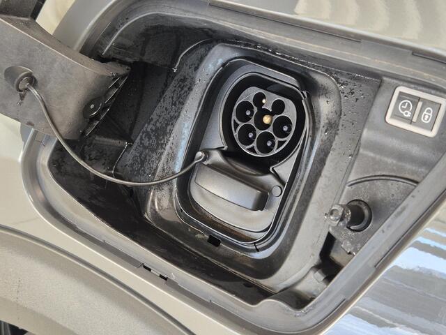 Peugeot e-2008 EV GT First Edition 54 kWh | Navigatie | Stoelverwarming | Achteruitrijcamera | Keyless Entry | Apple Carplay/Android Auto |