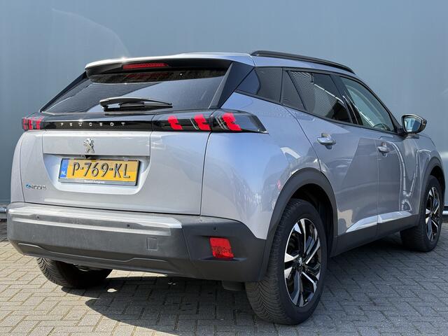 Peugeot e-2008 BWJ 2022 EV 136 PK Allure Pack 50 kWh CAMERA / APPLE CARP. / ANDROID AUT. CLIMA / NAVI / CRUISE / BLUETOOTH / PRIV. GLAS / ISOFIX / MULTIFUNCT. STUUR
