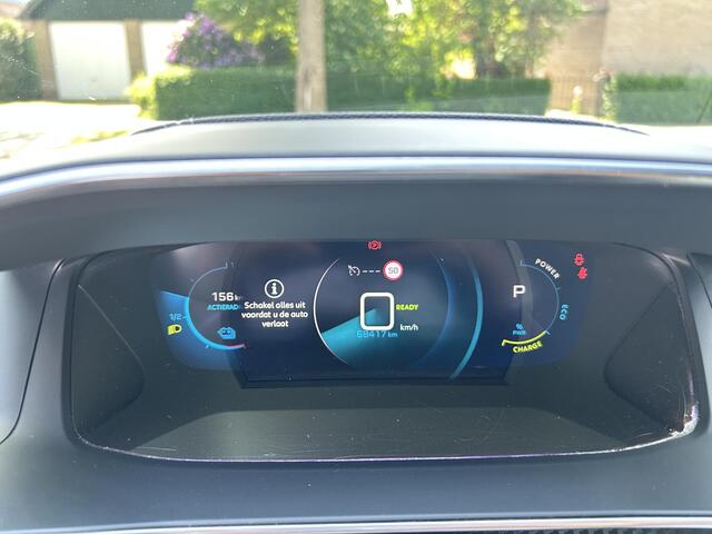 Peugeot e-2008 EV GT | Volledig Elektrisch | Full LED Verlichting | Navigatie | 3-Fase Lader | Camera | Keyless Start | Lichtmetalen Velgen | Cruise Control | Climate Control | Half Lederen Bekleding | Sportieve Uitvoering |