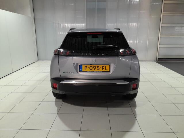 Peugeot e-2008 EV Allure 50 kWh | Navigatie | LED mistlampen | All season banden |