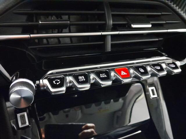 Peugeot e-2008 EV Allure 50 kWh | Navigatie | LED mistlampen | All season banden |