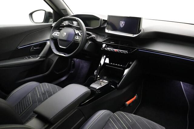 Peugeot e-2008 EV GT 54 kWh 156 PK | 100% Elektrisch | 3-Fasen | Alcantara bekleding | Elektrische verstelbare Stoelen | Stoelverwarming | Camera | Mirror screen | 1e eigenaar
