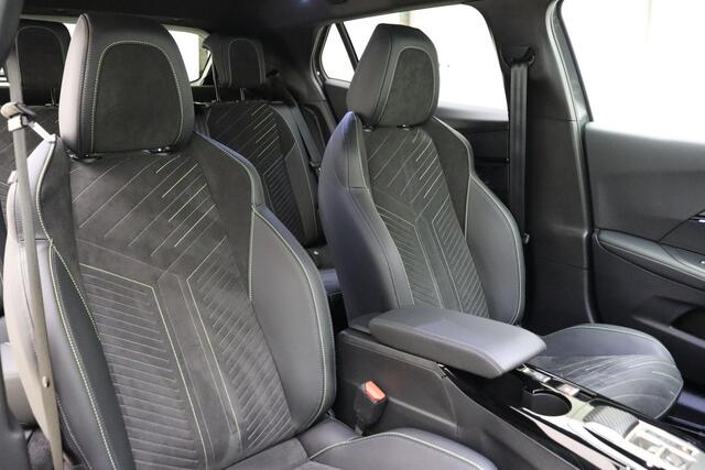 Peugeot e-2008 EV GT 54 kWh 156 PK | 100% Elektrisch | 3-Fasen | Alcantara bekleding | Elektrische verstelbare Stoelen | Stoelverwarming | Camera | Mirror screen | 1e eigenaar