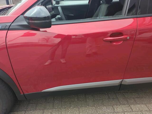 Peugeot e-2008 EV Allure 54 kWh Navi/Camera/Adaptieve Cruise Control/400km Rijbereik/GEEN AFLEVERKOSTEN