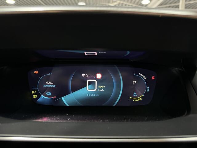 Peugeot e-2008 EV GT 50 kWh fantastische GT uitvoering, heel veel opties | Alcantara bekleding | Cruise Control | Parkeersensoren | Apple Carplay/Android Auto | Keyless | Achteruitrijcamera | Full map navigatie | Dodehoek detectie |