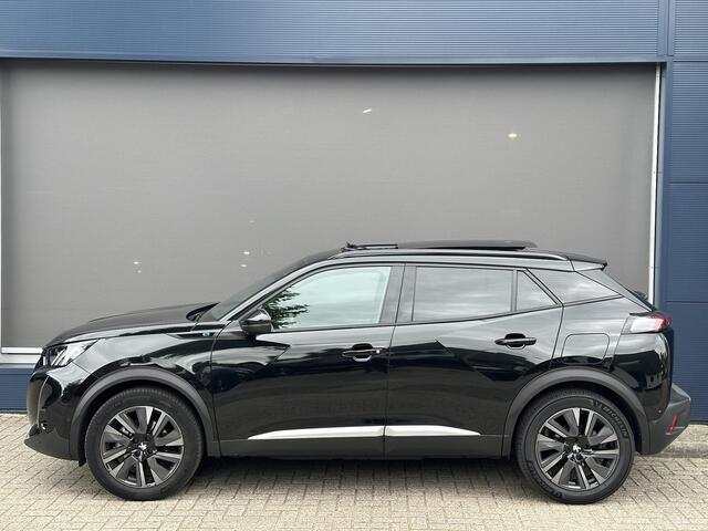 Peugeot e-2008 EV GT Pack 136 PK Automaat | 12-2022 Auto | Meest Complete Uitvoering | Glazen Schuif-Kanteldak | 18" Lichtmetalen Velgen | Navigatie | Alcantara Stoelen | Stoelverwarming | Climate Control | Adaptieve Cruise Control | Camera | Hoge Zitpositie |