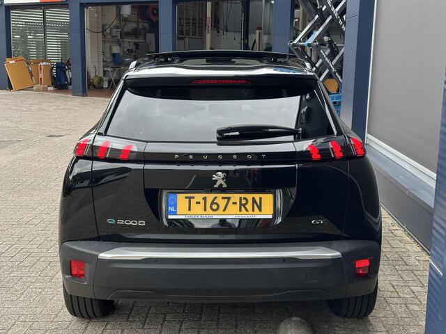 Peugeot e-2008 EV GT Pack 136 PK Automaat | 12-2022 Auto | Meest Complete Uitvoering | Glazen Schuif-Kanteldak | 18" Lichtmetalen Velgen | Navigatie | Alcantara Stoelen | Stoelverwarming | Climate Control | Adaptieve Cruise Control | Camera | Hoge Zitpositie |