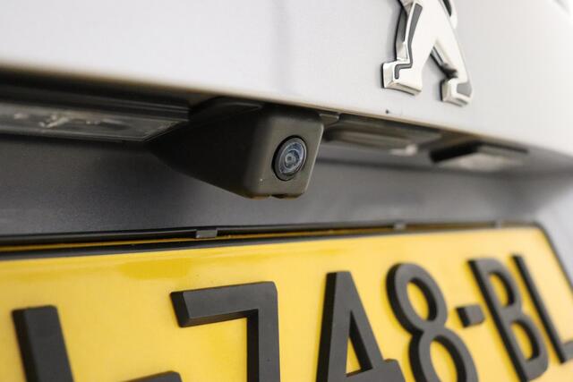 Peugeot e-2008 EV GT Pack 50 kWh 136pk | Navigatie | Climate Control | Stoelverwarming | Keyless entry start | Camera | Cruise Control Adaptief