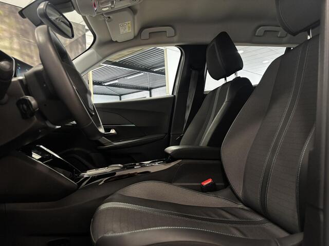 Peugeot e-2008 EV Allure Pack 50 kWh | Navigatie | Hoge instap | 3-Fase | 94,4% SOH