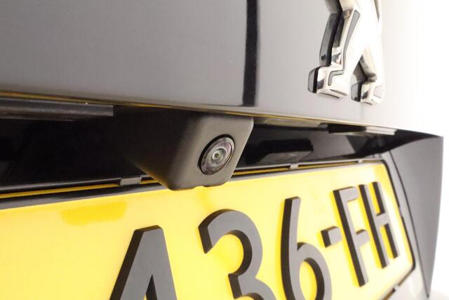 Peugeot e-2008 EV Active 50 kWh | Apple Carplay/Android Auto | Climate control | Lichtmetalen velgen 16" | Keyless start | Achteruitrij camera |