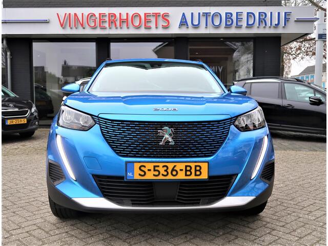 Peugeot e-2008 EV Allure 50 kWh *** 100% Elektrisch *** Navigatie & Spotify via Apple Carplay / Android Auto * L.M. Velgen * DAB Radio * 1/2 Lederen bekleding * Keyless Start Button * Cruise Control * Vingerhoets; Vierde Generatie Eersteklas Service !