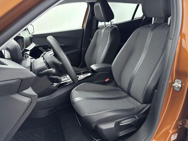 Peugeot e-2008 Allure Pack 50kWh 136PK | 1ste eigenaar | ACCURAPPORT 92% | AppleCarPlay/AndroidAuto | Climate Control | Adaptive Cruise Control | Camera | FULL LED | Navigatie | LMV | Parkeersensoren | Privacy Glass | Isofix |