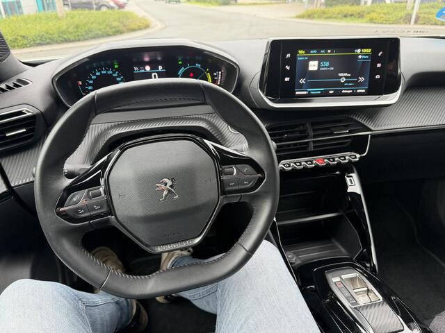 Peugeot e-2008 EV Active Pack 50 kWh | Camera | Carplay |