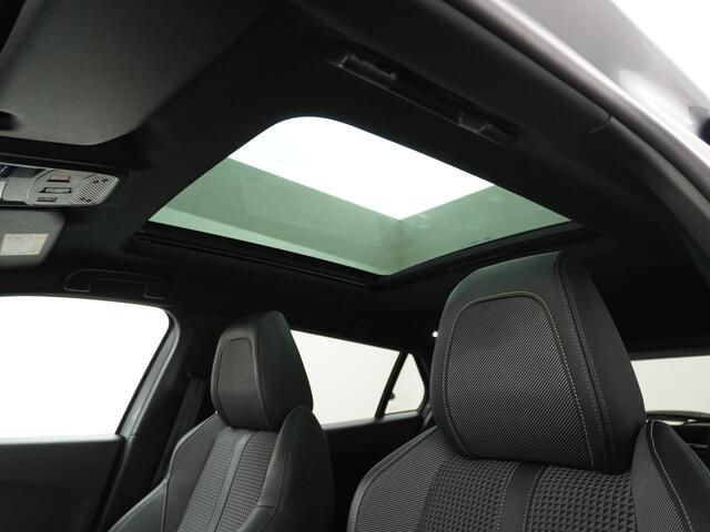 Peugeot e-2008 EV GT Line 50kWh Pano-dak SOH 95% Apple Carplay Android PDC-a+v 360°Camera Navi Ecc Cruise Control Pdc Lmv DAB Privacy Glas Keyless Led Bluetooth ¤ 45.000 nieuw!