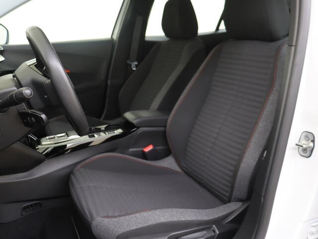 Peugeot e-2008 EV Active Pack 50 kWh | Carplay | Navi | Camera |