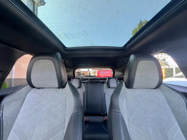 Peugeot e-2008 EV GT ACTIE! BETAAL NU 9950 50/50 GRATIS 2JR RENTEVRIJ FINANCIEREN