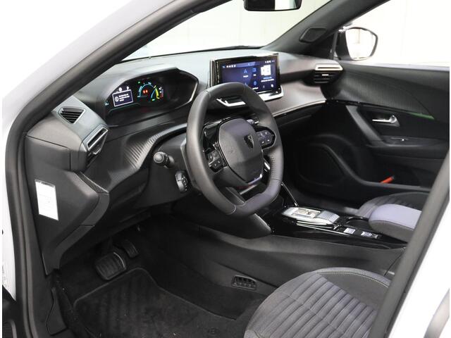 Peugeot e-2008 EV Active 54 kWh 156PK | 1ste eigenaar | AppleCarPlay/AndroidAuto | Armsteun | Climate Control | Cruise Control | Camera | FULL LED | Navigatie | Parkeersensoren | Isofix |