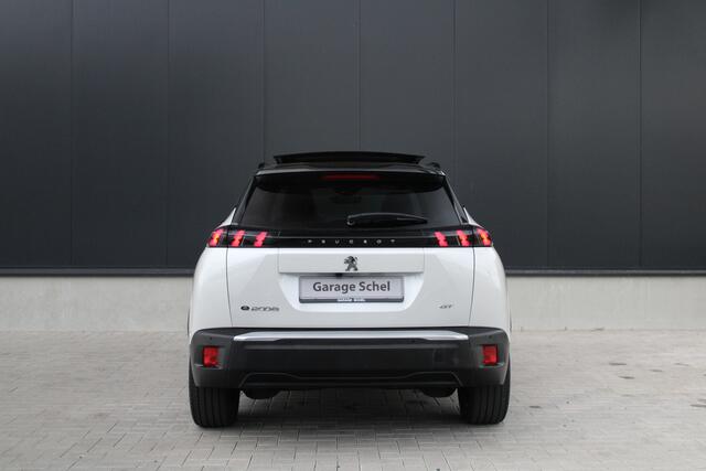 Peugeot e-2008 EV GT 50 kWh - Stoelverwarming - Camera - Pano - Navi - Adaptive Cruise - Blind Spot - Rijklaar