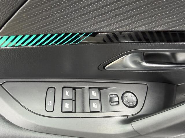 Peugeot e-2008 EV Allure 50 kWh 3-Fase | Stoelverw. | Aviloo accutest | Slechts 15.000 km