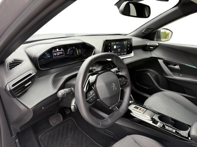 Peugeot e-2008 EV Allure 50 kWh 3-Fase | Stoelverw. | Aviloo accutest | Slechts 15.000 km