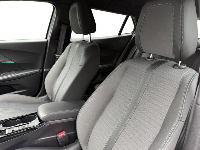 Peugeot e-2008 EV Allure 50 kWh 3-Fase | Stoelverw. | Aviloo accutest | Slechts 15.000 km