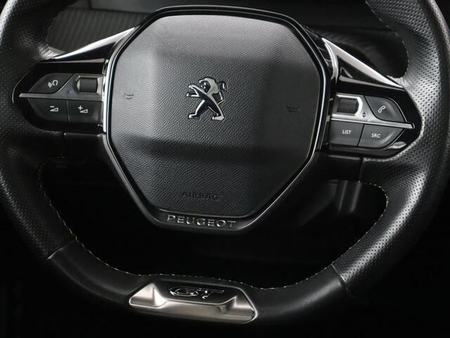 Peugeot e-2008 EV GT 50 kWh | Panoramadak | Stoelverwarming | Carplay | Adaptive cruise | Alcantara | Keyless | Camera | Full LED