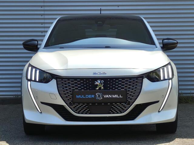 Peugeot e-208 GT EV 3-FASEN 50kWh 136pk | BLACK DIAMOND | PANODAK | NAVI | STOELVERW. | CAMERA | DODEHOEKBEW. | DRAADLOZE TELEFOONLADER