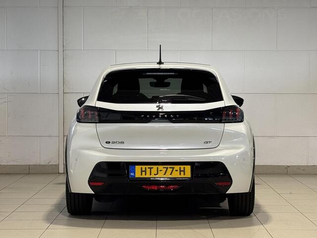 Peugeot e-208 EV GT Pack EV 3-fasen 50kWh 136pk AUTOMAAT | ALCANTARA | PANODAK | DODEHOEKBEW. | ADAPTIVE CRUISE | NAVI | STOELVERW. | CAMERA | DAB+ | LM-VELGEN 17" |