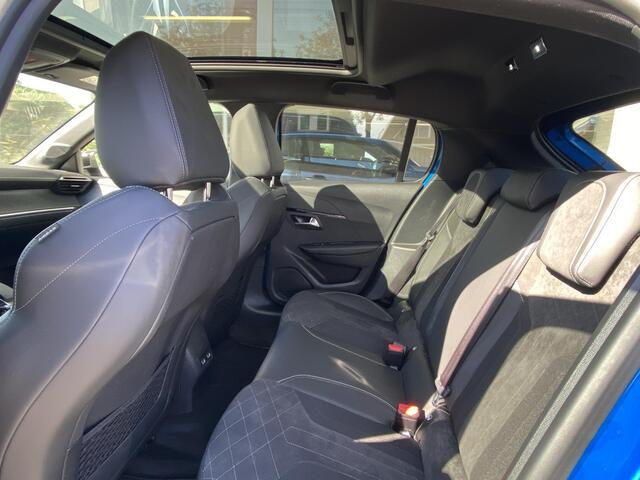 Peugeot e-208 EV GT Pack 50 kWh | Panoramadak | 3-Fase | Achteruitrijcamera | Navigatie | 100kw Snelladen | Adaptieve Cruise Control | Full LED | Dodehoek detectie