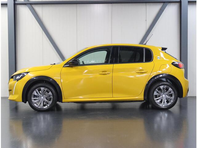 Peugeot e-208 EV Allure Pack 50 kWh 136PK | ACCURAPPORT 98%| AppleCarplay/Android Auto | Armsteun | Parkeersensoren | Navigatie | FULL LED | Climate Control | Adaptive Cruise Control | 16" LMV | Isofix | Privacy Glass |