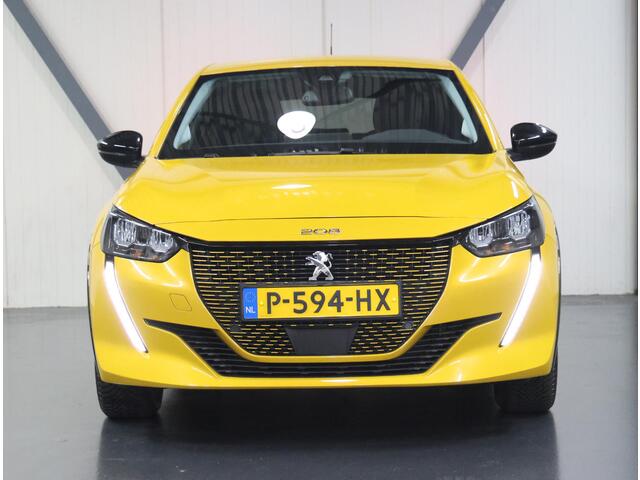 Peugeot e-208 EV Allure Pack 50 kWh 136PK | ACCURAPPORT 98%| AppleCarplay/Android Auto | Armsteun | Parkeersensoren | Navigatie | FULL LED | Climate Control | Adaptive Cruise Control | 16" LMV | Isofix | Privacy Glass |