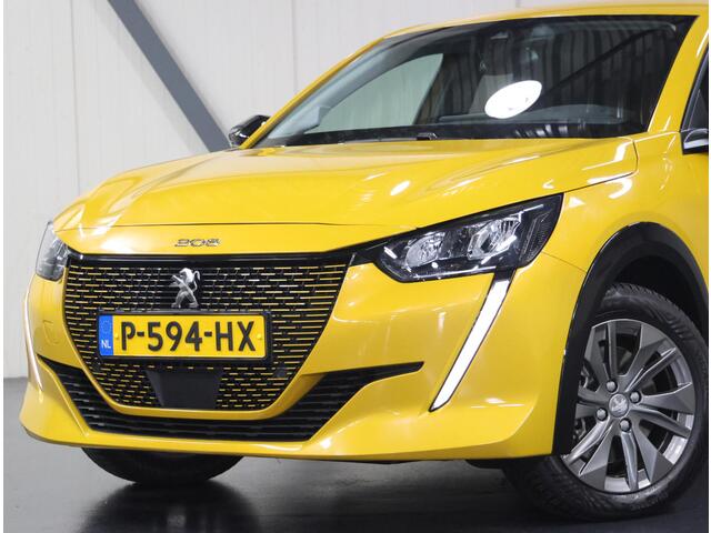 Peugeot e-208 EV Allure Pack 50 kWh 136PK | ACCURAPPORT 98%| AppleCarplay/Android Auto | Armsteun | Parkeersensoren | Navigatie | FULL LED | Climate Control | Adaptive Cruise Control | 16" LMV | Isofix | Privacy Glass |