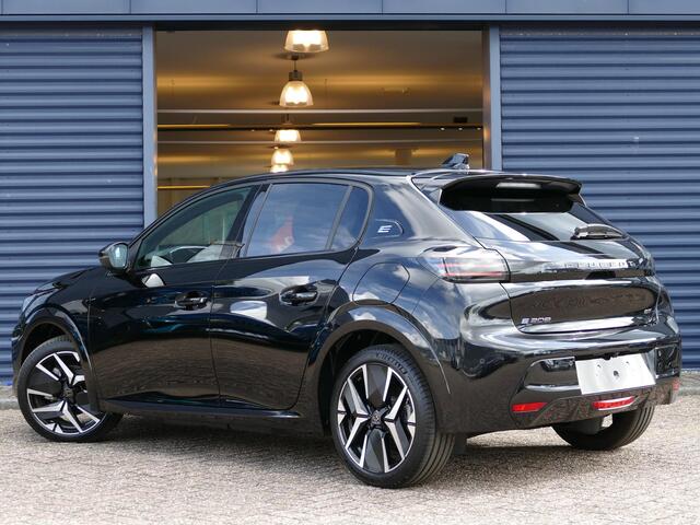 Peugeot e-208 EV GT Avantage 51 kWh | NIEUW | Uit voorraad leverbaar! | 360° Camera | Alcantara pakket | Pack Drive Assist | Full LED | Stoelverwarming | Warmtepomp