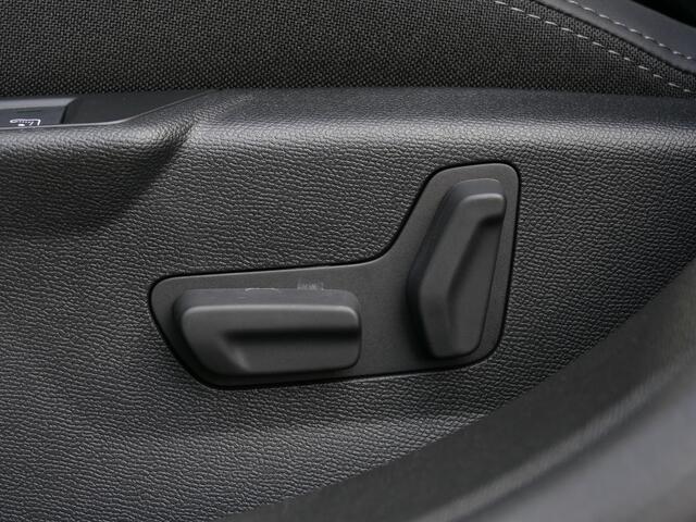 Peugeot e-208 EV GT Avantage 51 kWh | NIEUW | Uit voorraad leverbaar! | 360° Camera | Alcantara pakket | Pack Drive Assist | Full LED | Stoelverwarming | Warmtepomp