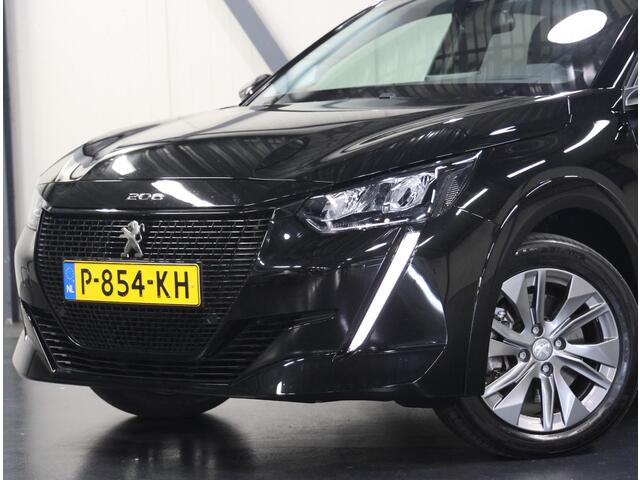 Peugeot e-208 EV Allure 50 kWh 136PK | AppleCarplay/Android Auto | Armsteun | Navigatie | Parkeersensoren | FULL LED | Stoelverwarming | Climate Control | Cruise Control | LMV | Isofix | Privacy Glass |