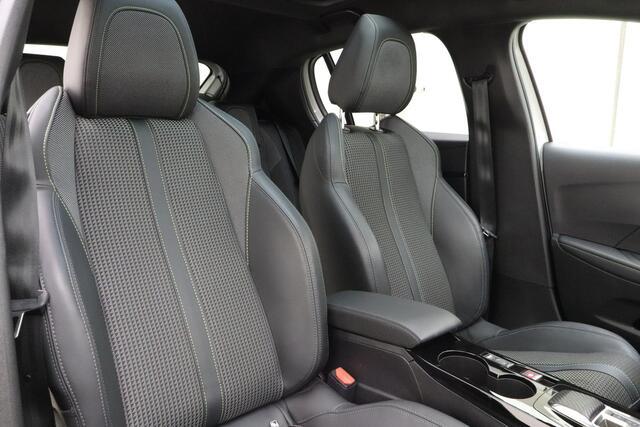 Peugeot e-208 EV GT 350 50 kWh | Panorama Dak | 3D-Cockpit | Climate & Cruise Control |Stoelverwarming | Achteruitrijd Camera | Dode Hoek Sensoren |