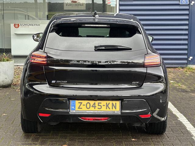 Peugeot e-208 EV GT 51 kWh | Full Option! | Alcantara | Stoelverwarming/-massage | Panorama | Keyless Entry/Start | Apple Carplay/Android Auto | Full LED | Adaptive Cruise Control | Climate Control | Parkeercamera/-sensoren | Sfeerverlichting | Draadloze Telefoonlader 