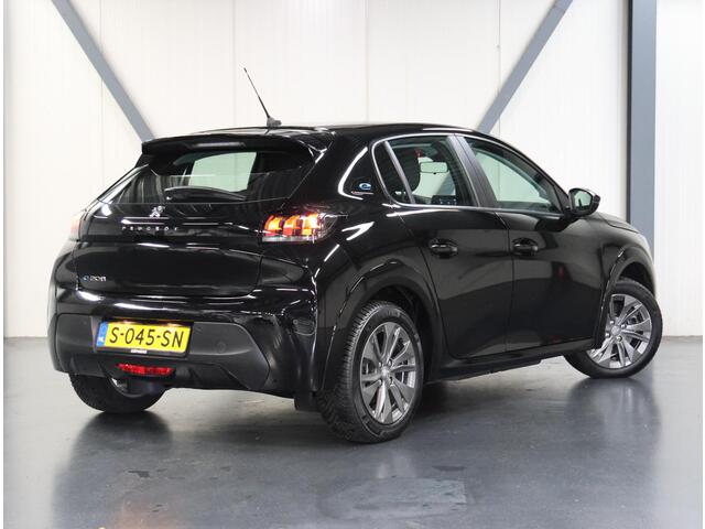 Peugeot e-208 Active Pack 50kWh 136PK | 1ste eigenaar | ACCURAPPORT 96% | 3 FASE | Armsteun | Navigatie | Climate Control | Parkeersensoren | 16"LMV | AUTOMAAT | Isofix |