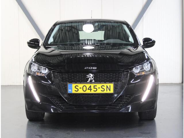 Peugeot e-208 Active Pack 50kWh 136PK | 1ste eigenaar | ACCURAPPORT 96% | 3 FASE | Armsteun | Navigatie | Climate Control | Parkeersensoren | 16"LMV | AUTOMAAT | Isofix |
